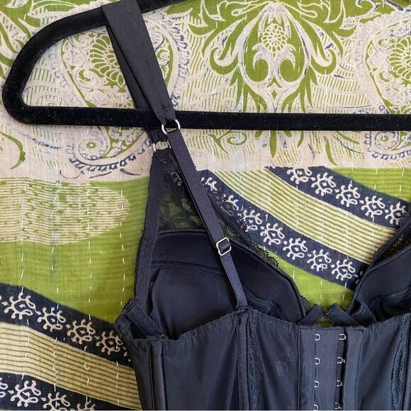 Victoria's Secret Padded Black Lace Corset Size 36B - Picture 6 of 11